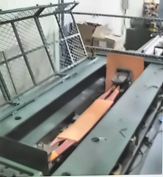 Horizontal heavy-duty sling proof load test bed with protective mesh guard
